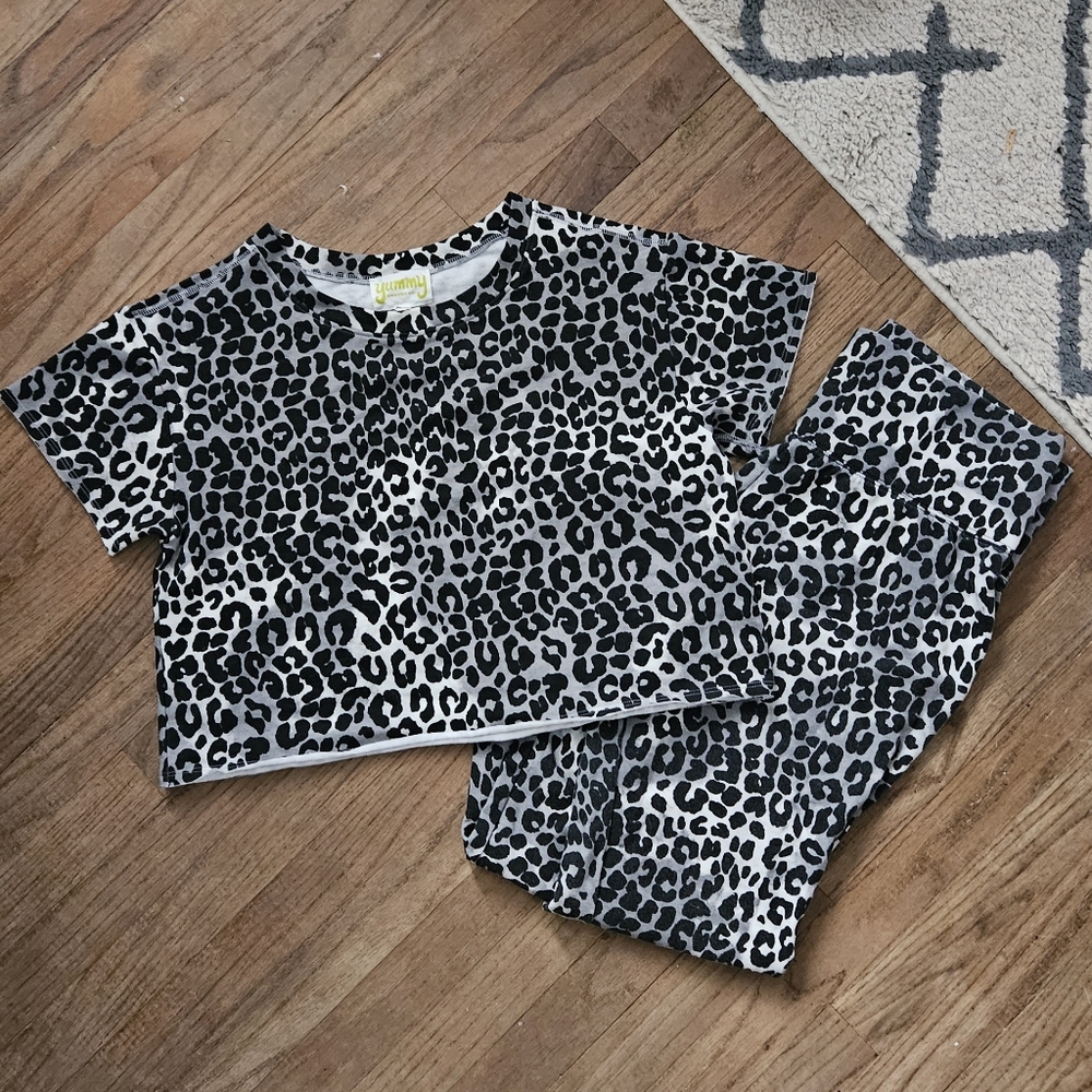 Cheetah/Leopard Print Lounge Set